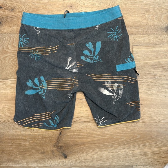 Roark revival swim trunks good as new - Picture 3 of 4